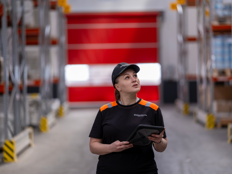 Bouwvrouw Kasia in ons magazijn