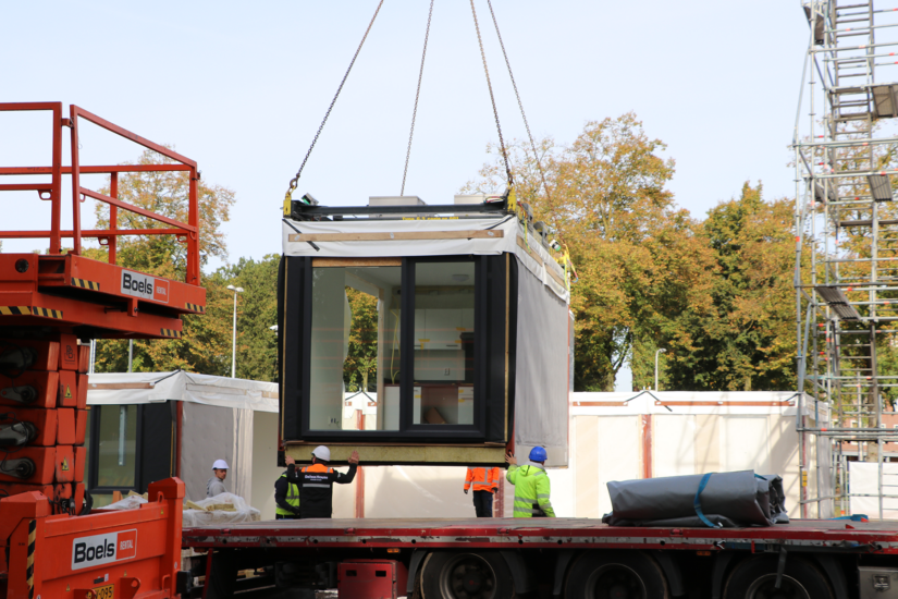 Eerste modulaire woningen geplaatst voor TIWOS