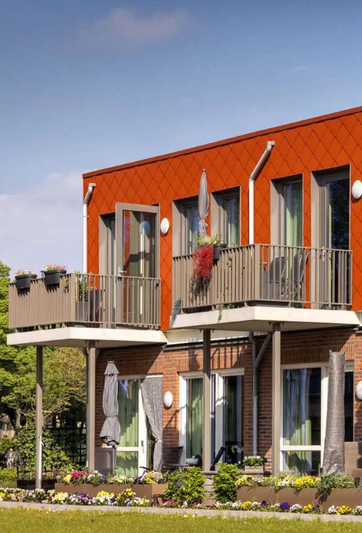 Ansicht der Wohnanlage Seniorenwohnen Rozenburg mit moderner Architektur.