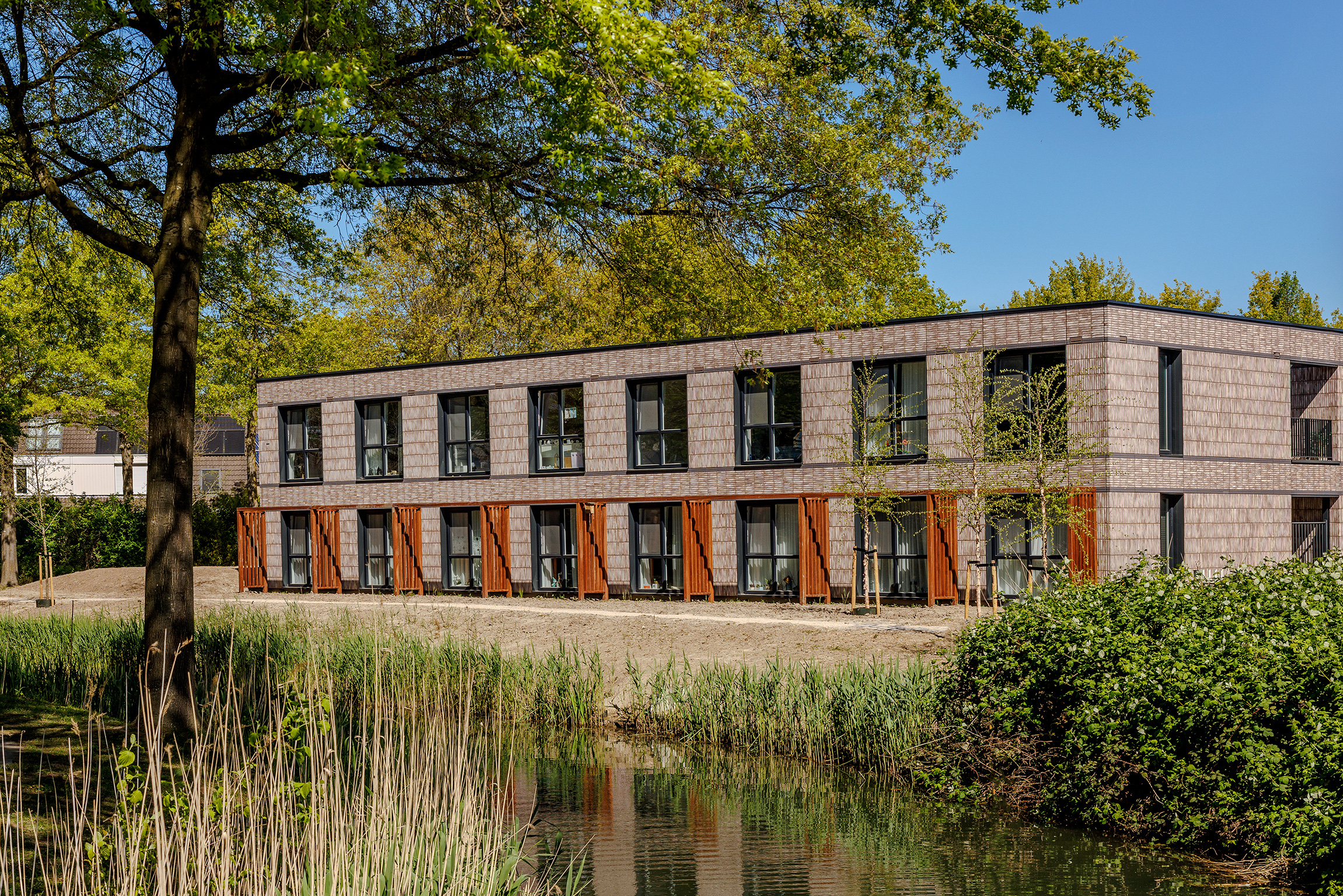 Daiwa House Modular Europe | 24 zorgwoningen Van den Broek-Erf in Dordrecht opgeleverd 24 zorgwoningen in Dordrecht bieden bewoners snel een nieuw thuis