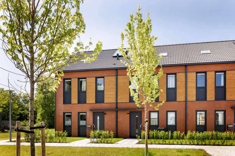 Front view of earthquake-resistant homes